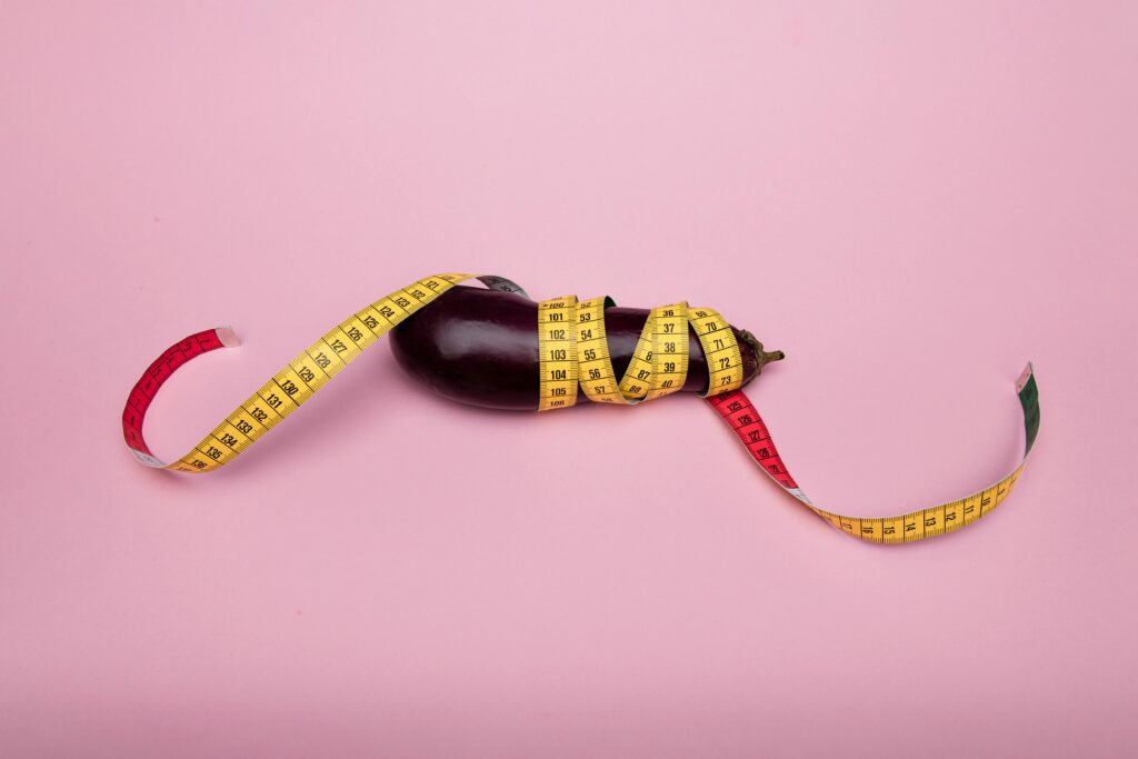 pexels-photo-5750466-5750466 Eggplant wrapped in a tape measure on a pink background, representing the relationship between fasting and sexual health.